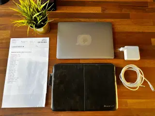 13" MacBook Pro TOPMODEL som NY med tilbehør