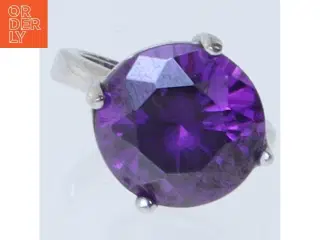 Sølvring med lilla sten (str. 49 mm)