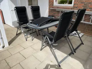 Campingbord med 4 positionsstole + 2 fodstøtter