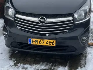 smuk opel vivaro bi turbo