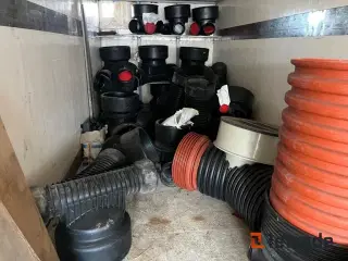 - - - Diverse NYE PVC brønde og rør. Forskellige modeller og størrelser.