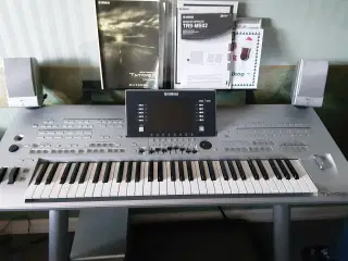Yamaha Tyros 3 Synthesizer