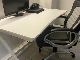 Skrivebord 