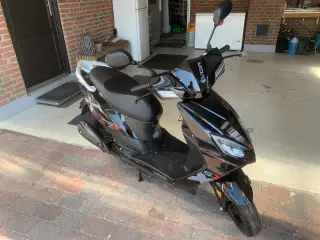 Vga Street-X EFI 30 km 1/2 år gl. 