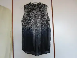 Flot skjorte i str. M  i Gode farver