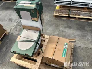 Gulvstående toilet og to håndvaske