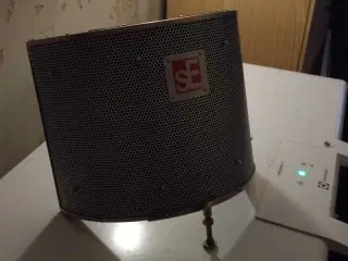 Akustik reflektor skærm fra sE