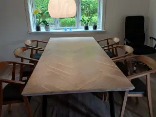 Spisebord sildebensmønster
