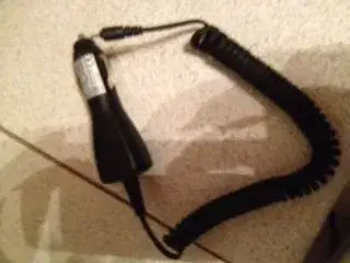 Nokia lader til bilen.
