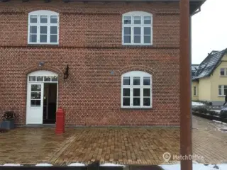 Kontor i spændende lokaler