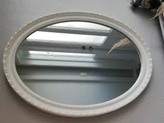 Ovalt spejl med hvid ramme