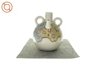 Kande med dekorationer