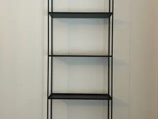 Sort stålreol