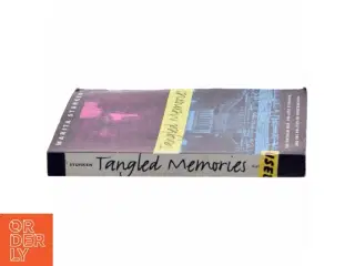 Tangled memories : the Vietnam War, the AIDS epidemic, and the politics of remembering af Marita Sturken (1957-) (Bog)