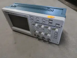 Two Channel Digital Real-Time Oscilloscope TEKTRONIX TDS 220