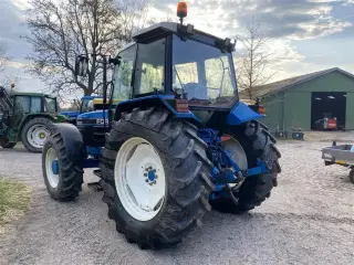 New Holland 8340 velholdt