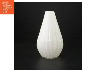 Hvidt glasvase (str. H. 18 cm)