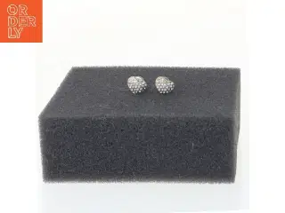 Hjerteformede ørestikker med sten (str. 1 cm)