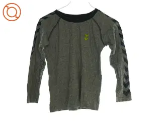 Bluse fra Hummel (str. 104)