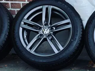  17", VW alufælge med Dunlop vinterdæk