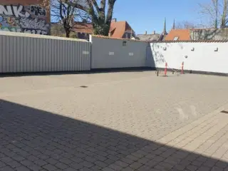 P-pladser i gården Hersegade 18, 4000 Roskilde