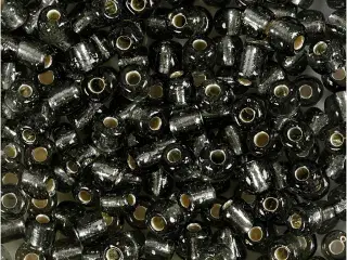 Rocaiperler, diam. 4 mm, str. 6/0, hulstr. 0,9-1,2 mm, klar grå, 25g/ 1 pk.