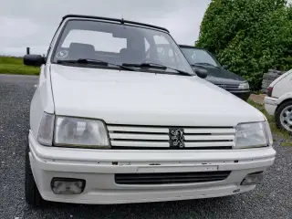 Peugeot 205.