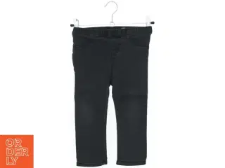 Sorte stretch-jeans fra H&M (str. 92)