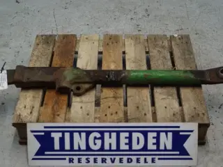 John Deere 4040 R.H. Liftarm AR80666