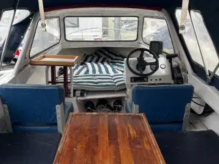 Kabinebåd, inkl bådtrailer og påhængsmotor 40 hk