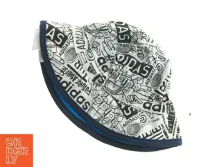 Hat fra Adidas (str. 29 x 18 cm)