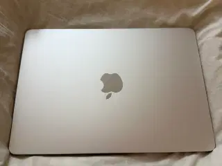 Macbook air M2 (stjærneskær)