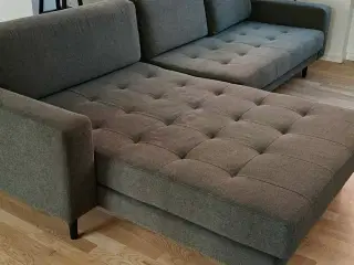Olivengrøn loungesofa med stor chaiselong
