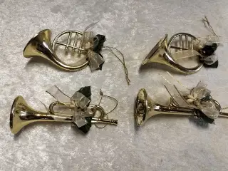 Gammelt julepynt instrumenter til juletræet.