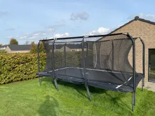 Stor rektangulær trampolin
