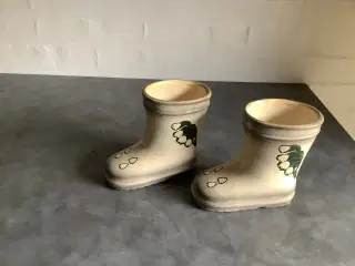 2små støvler til urtepotter 