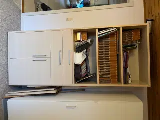 Høj flot reol