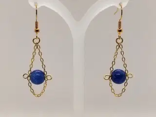 ﻿Elegante øreringe med blå glasperle