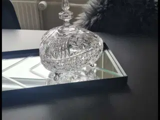 Smuk stor bonbonniere 21 cm høj perfekt stand 