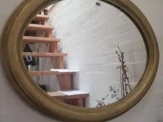 Oval spejl med træramme guldfarvet