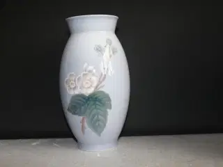 Vase med brombærgren, Bing og Grøndahl