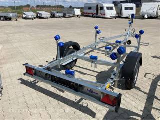 2023 - Selandia Båd trailer   Bådtrailer  750 kg  hos Camping- Specialisten.dk Aahus og Silkeborg