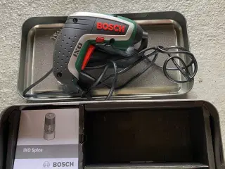 Bosch skruemaskine med bits