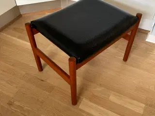 Taburet teak med sort læder sæde