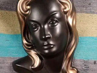 Smuk kvinde - keramik relief. 