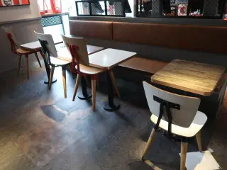 4 stk. borde, 4 stk. stole samt bænke
