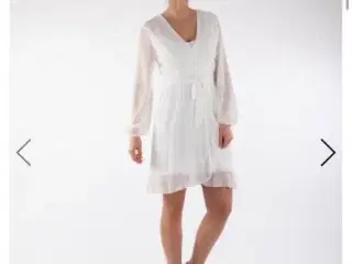 Hvid slå om kjole sælges