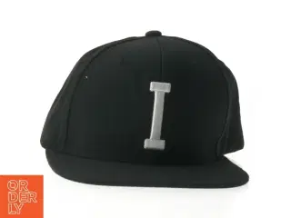 Sort snapback kasket (str. 12)