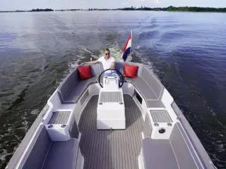 Interboat Intender 780