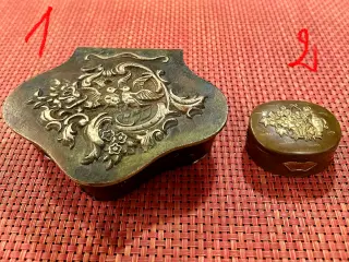 To antikke skrin af bronze og messing sælges. 